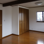 2階にあった二つの部屋を分けていた壁を取り一つの大きな部屋に。