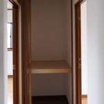 二階の廊下に設置したお仏壇スペース。