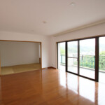 山は緑豊かな東逗子エリア。リビングからの眺望はとても素敵です。