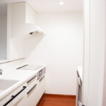 収納も使い勝手良く、見た目もスッキリのキッチン。