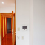 床も綺麗に補修とクリーニングでご覧の通りの美しさです。